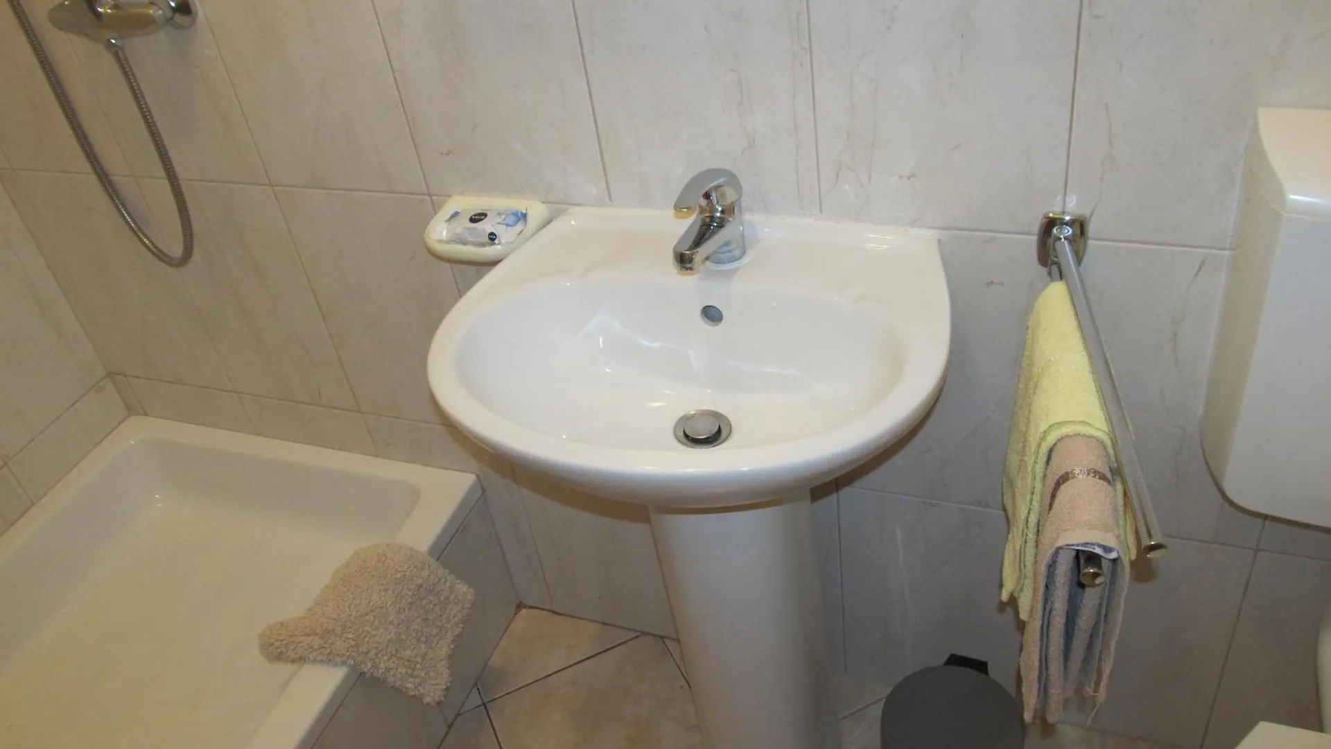 Apartments Vesna With Pool - New! Sveti Lovreč Pazenatički