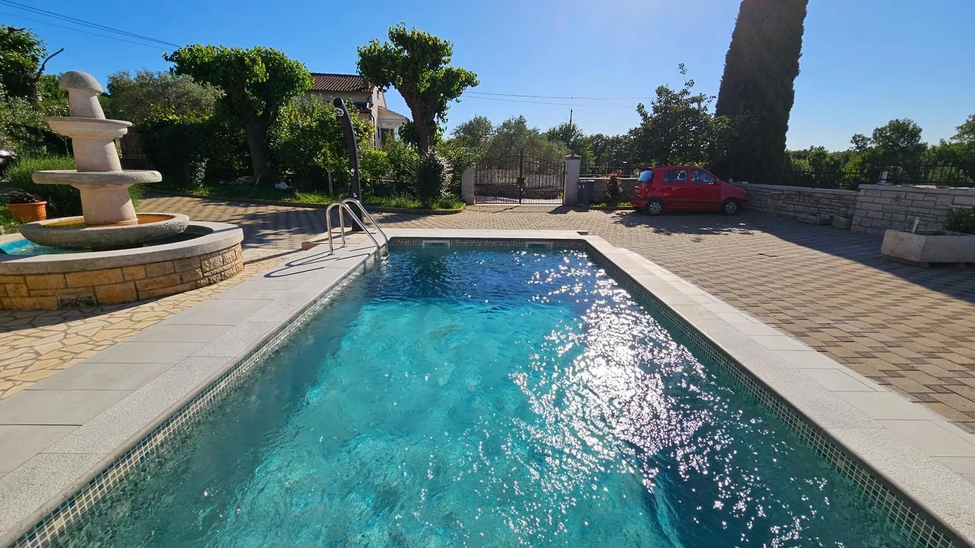 Apartments Vesna With Pool - New! Sveti Lovreč Pazenatički