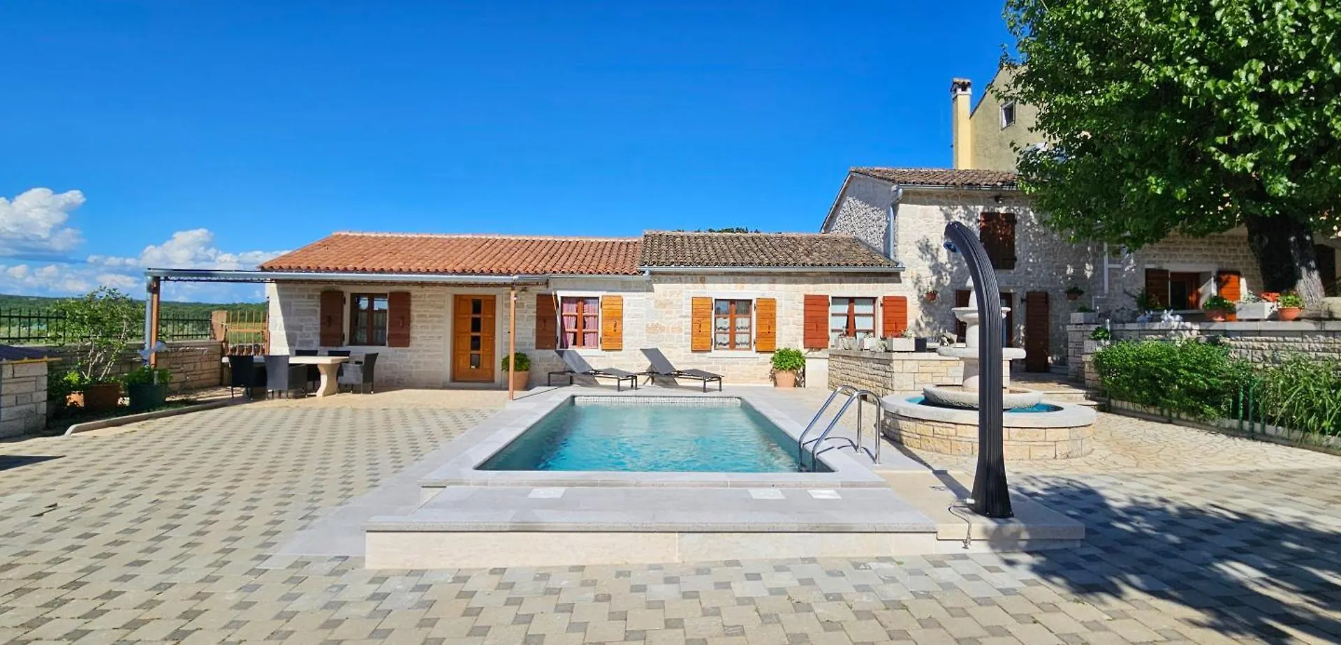 Apartments Vesna With Pool - New! Sveti Lovreč Pazenatički